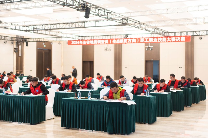 3笔试考试现场_副本.jpg